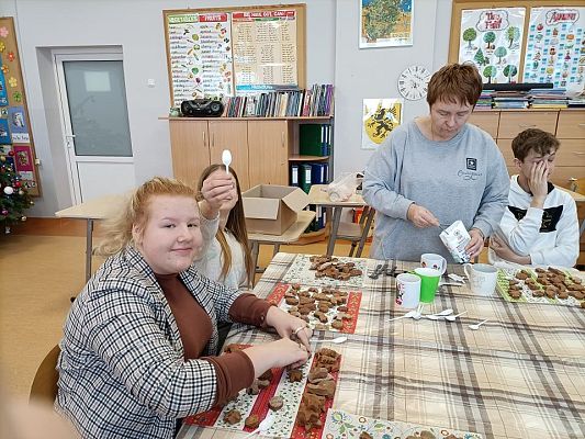 Grafika #14: Pieczemy pierniki - klasa 8.