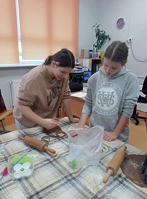 Grafika #5: Pieczemy pierniki - klasa 8.