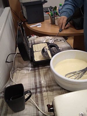 Grafika #7: Klasa 5 i 6 piecze kaszubskie gofry.