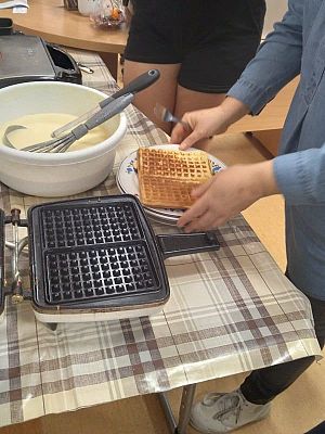 Grafika #8: Klasa 5 i 6 piecze kaszubskie gofry.