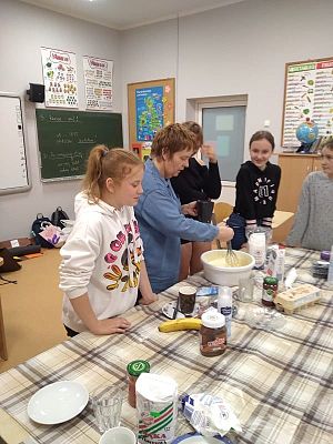 Grafika #0: Klasa 5 i 6 piecze kaszubskie gofry.