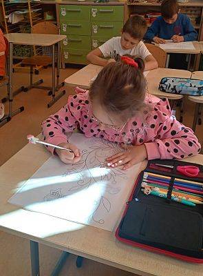 Grafika #11: Klasa 1 i 2 - praca z papierem permanentnym.