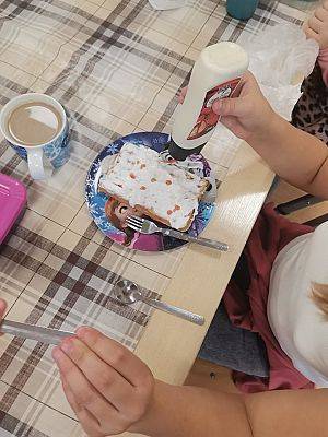 Grafika #11: Klasa 3 i 4 piecze gofry.