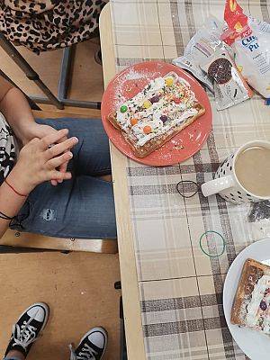 Grafika #12: Klasa 3 i 4 piecze gofry.