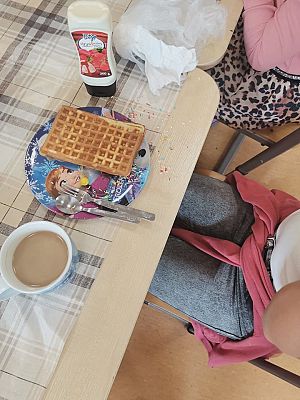 Grafika #10: Klasa 3 i 4 piecze gofry.