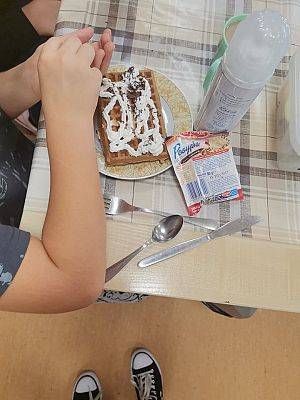 Grafika #4: Klasa 3 i 4 piecze gofry.