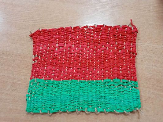 Grafika #11: Uczymy się tkać na krosnach.