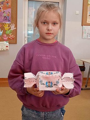 Grafika #1: Pudełka na cukierki.