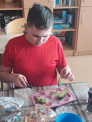 Grafika #12: Przepis na kaszubską sałatkę warzywną.