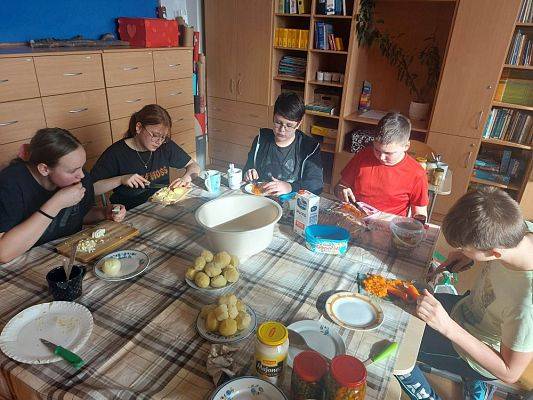 Grafika #7: Przepis na kaszubską sałatkę warzywną.