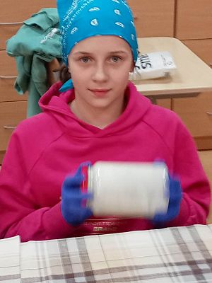 Grafika #8: Jak dawniej robiono masło.