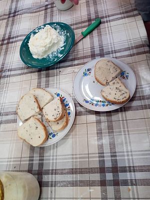 Grafika #18: Jak dawniej robiono masło.