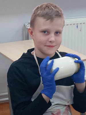 Grafika #11: Jak dawniej robiono masło.