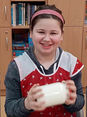 Grafika #9: Jak dawniej robiono masło.