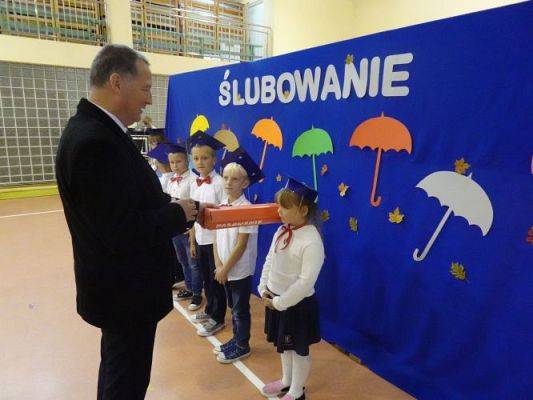 Grafika #61: Ślubowanie klasy I