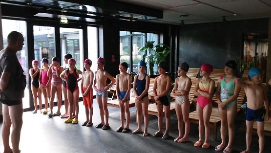 Grafika #1: " Umiem pływać "