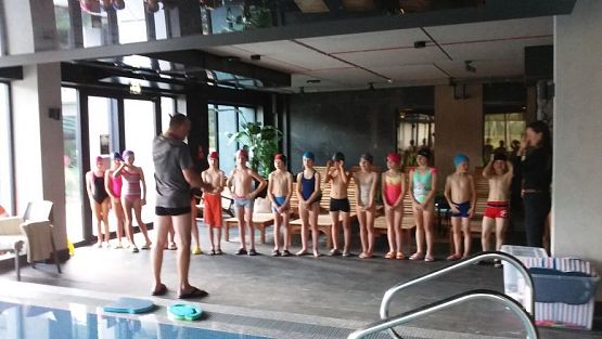 Grafika #2: " Umiem pływać "