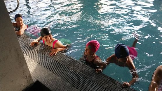 Grafika #4: " Umiem pływać "