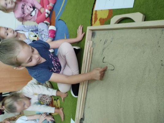 Grafika #31: Wrzesień w przedszkolu