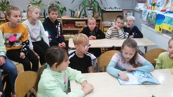 Grafika #0: "Jesienne poranki z książką" klasa III