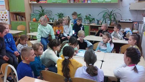 Grafika #2: "Jesienne poranki z książką" klasa III