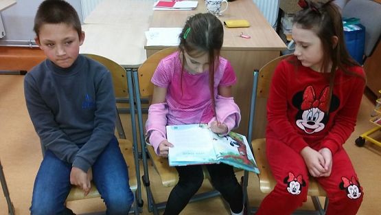 Grafika #5: "Jesienne poranki z książką" klasa III