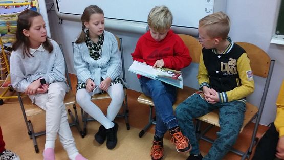 Grafika #6: "Jesienne poranki z książką" klasa III