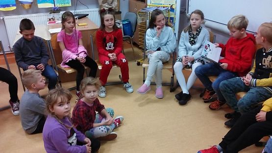 Grafika #7: "Jesienne poranki z książką" klasa III