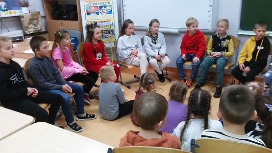 Grafika #9: "Jesienne poranki z książką" klasa III