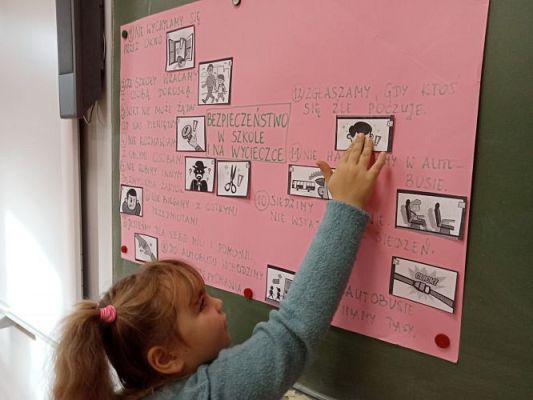 Grafika #12: Akademia Bezpiecznego Puchatka. Edycja I- kl. I