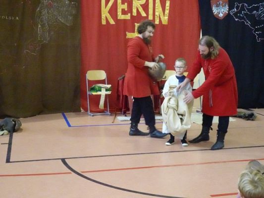 Grafika #6: "Rycerze i ich zwyczaje"- żywa lekcja historii