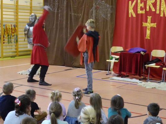 Grafika #13: "Rycerze i ich zwyczaje"- żywa lekcja historii