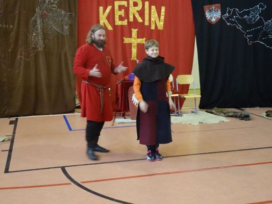 Grafika #17: "Rycerze i ich zwyczaje"- żywa lekcja historii