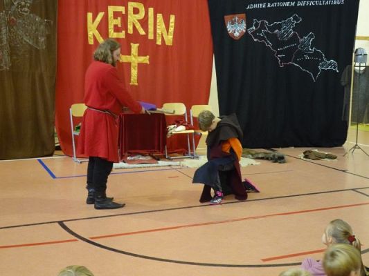 Grafika #20: "Rycerze i ich zwyczaje"- żywa lekcja historii