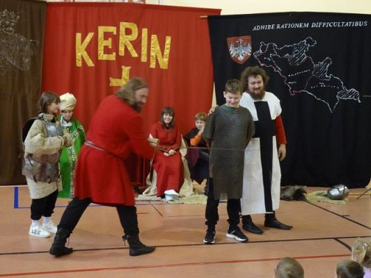 Grafika #32: "Rycerze i ich zwyczaje"- żywa lekcja historii