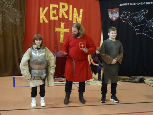 Grafika #34: "Rycerze i ich zwyczaje"- żywa lekcja historii