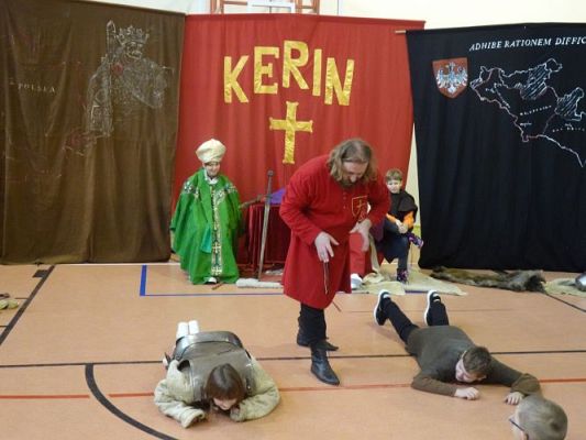 Grafika #36: "Rycerze i ich zwyczaje"- żywa lekcja historii