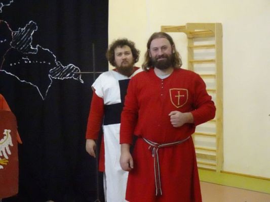 Grafika #38: "Rycerze i ich zwyczaje"- żywa lekcja historii