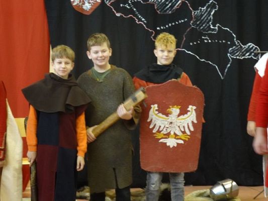 Grafika #39: "Rycerze i ich zwyczaje"- żywa lekcja historii