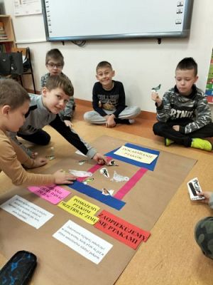 Grafika #38: Dokarmiamy ptaki -kl. II