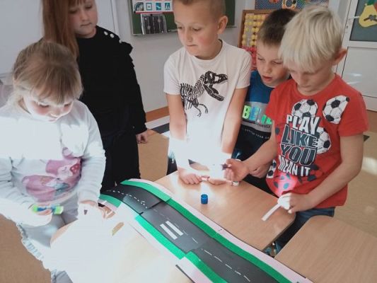 Grafika #40: Akademia Bezpiecznego Puchatka. Edycja II- kl. I