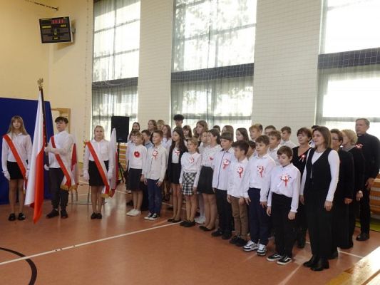 Grafika #3: "Szkoła do hymnu" 2023