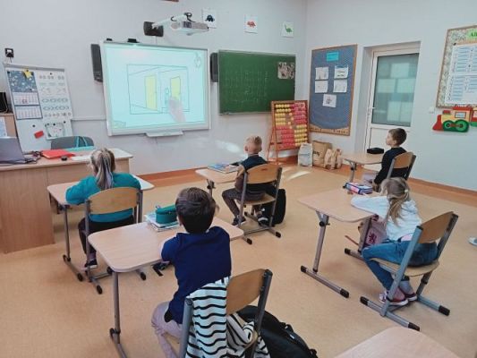 Grafika #1: Akademia Bezpiecznego Puchatka. Edycja III- kl. I