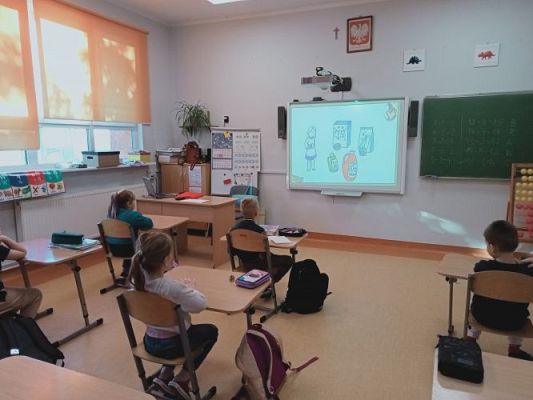 Grafika #3: Akademia Bezpiecznego Puchatka. Edycja III- kl. I