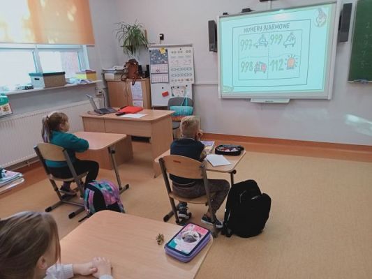 Grafika #4: Akademia Bezpiecznego Puchatka. Edycja III- kl. I