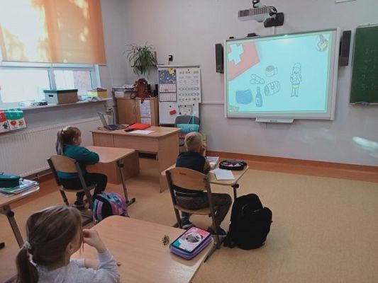 Grafika #7: Akademia Bezpiecznego Puchatka. Edycja III- kl. I