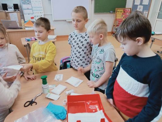 Grafika #24: Akademia Bezpiecznego Puchatka. Edycja III- kl. I