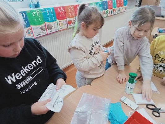 Grafika #26: Akademia Bezpiecznego Puchatka. Edycja III- kl. I