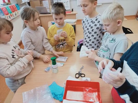 Grafika #28: Akademia Bezpiecznego Puchatka. Edycja III- kl. I