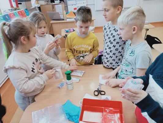 Grafika #29: Akademia Bezpiecznego Puchatka. Edycja III- kl. I